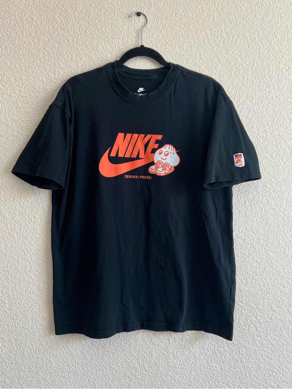 NIKE Sole Food T-Shirt Orange Black Men’s Size Large Dumpling Crew Neck